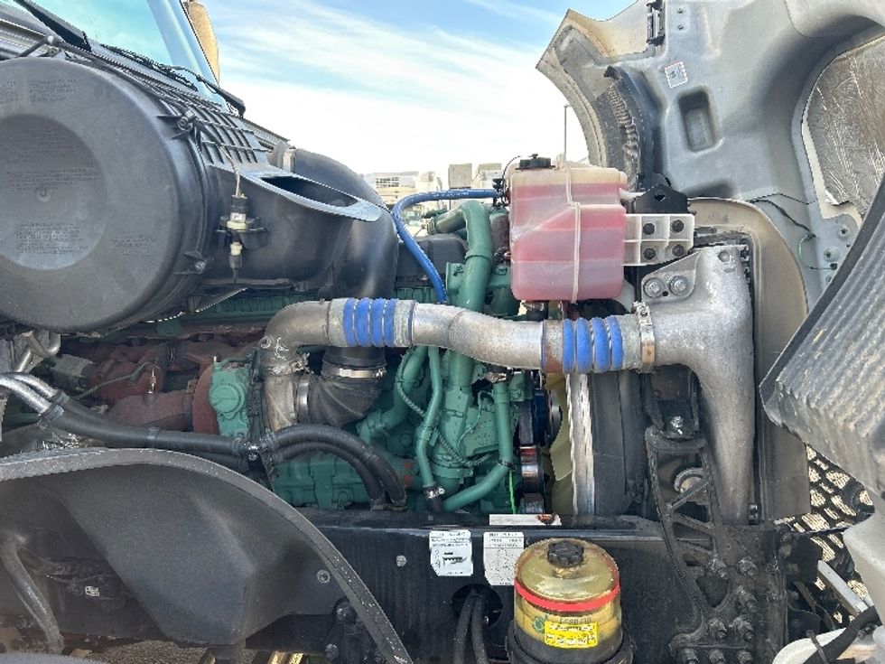 Sleeper Tractor-Heavy Duty Tractors-Volvo-2022-VNL62860-West Sacramento-CA-354,720\n\t\tmiles-$ 90,750 - Image 20
