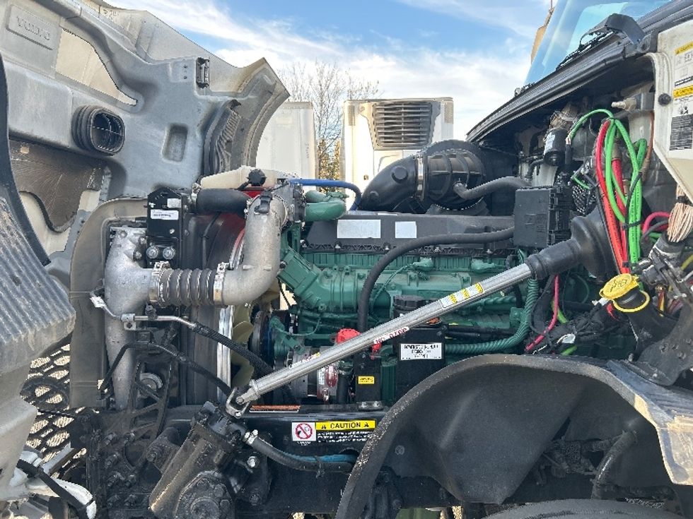 Sleeper Tractor-Heavy Duty Tractors-Volvo-2022-VNL62860-West Sacramento-CA-354,720\n\t\tmiles-$ 90,750 - Image 21