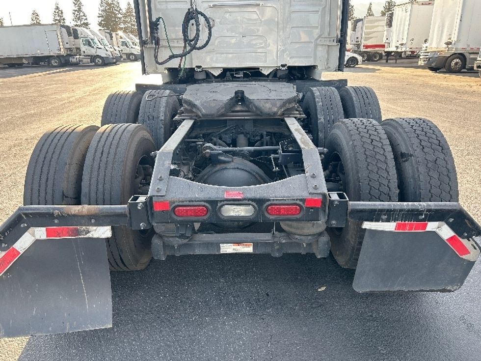 Sleeper Tractor-Heavy Duty Tractors-Volvo-2022-VNL62860-West Sacramento-CA-354,720\n\t\tmiles-$ 90,750 - Image 6