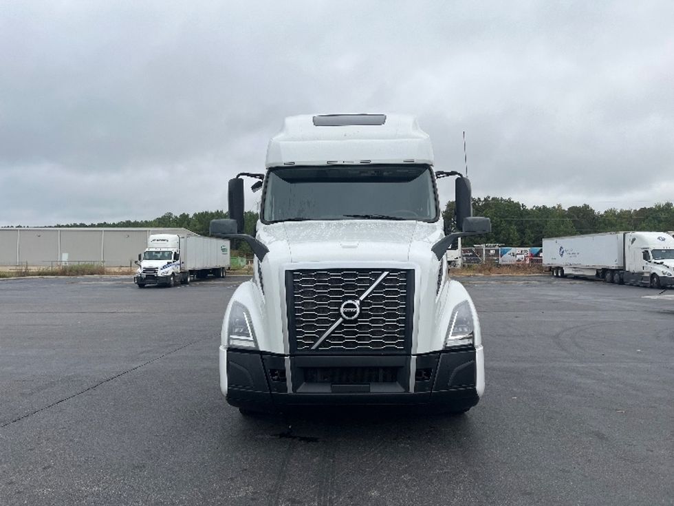 2022 Volvo Truck VNL photo 2