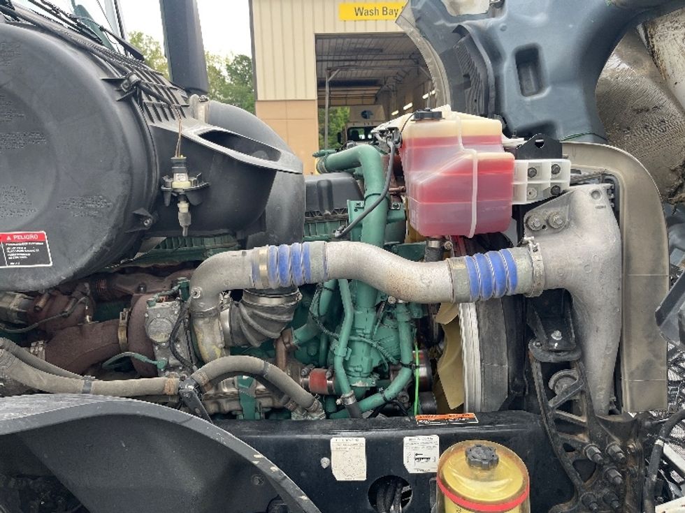 Sleeper Tractor-Heavy Duty Tractors-Volvo-2022-VNL64760-Alabaster-AL-441,397\n\t\tmiles-$ 79,250 - Image 20