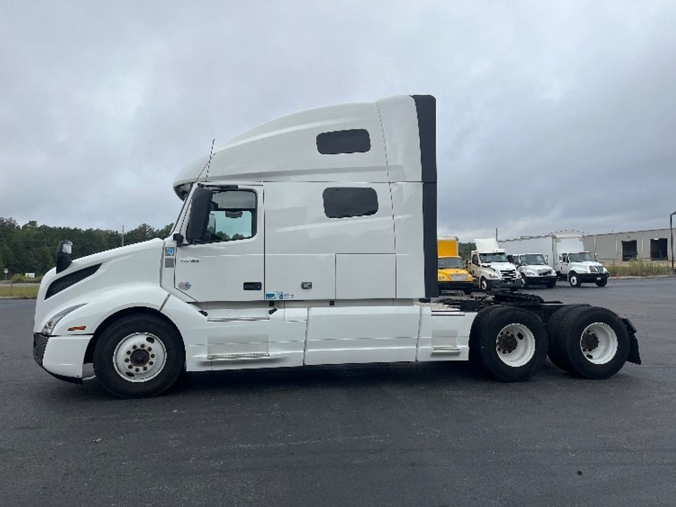 2022 Volvo Truck VNL photo 4