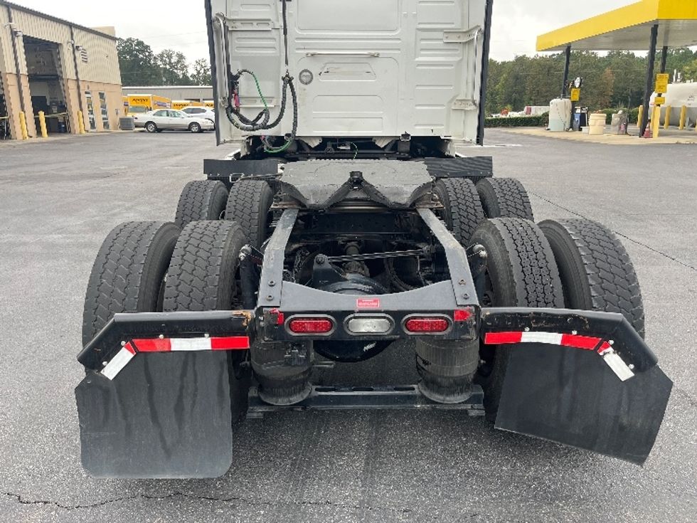 Sleeper Tractor-Heavy Duty Tractors-Volvo-2022-VNL64760-Alabaster-AL-441,397\n\t\tmiles-$ 79,250 - Image 6