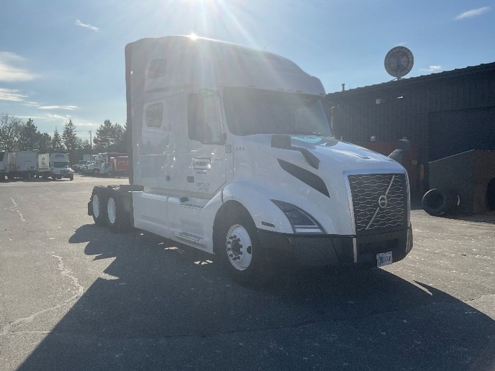 Sleeper Tractor-Heavy Duty Tractors-Volvo-2022-VNL64760-Albany-NY-401,130\n\t\tmiles-$ 78,250 - Image 1