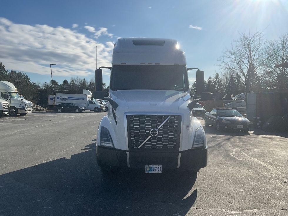 Sleeper Tractor-Heavy Duty Tractors-Volvo-2022-VNL64760-Albany-NY-401,130\n\t\tmiles-$ 78,250 - Image 2