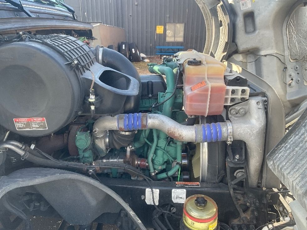 Sleeper Tractor-Heavy Duty Tractors-Volvo-2022-VNL64760-Albany-NY-401,130\n\t\tmiles-$ 78,250 - Image 20