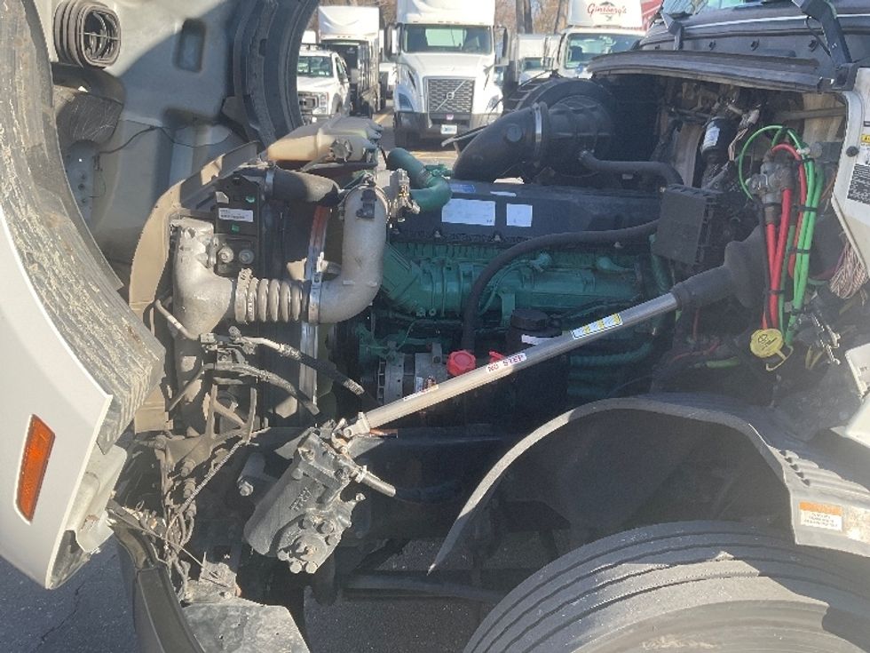 Sleeper Tractor-Heavy Duty Tractors-Volvo-2022-VNL64760-Albany-NY-401,130\n\t\tmiles-$ 78,250 - Image 21
