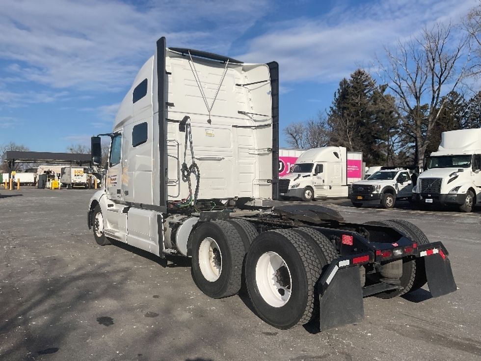Sleeper Tractor-Heavy Duty Tractors-Volvo-2022-VNL64760-Albany-NY-401,130\n\t\tmiles-$ 78,250 - Image 5