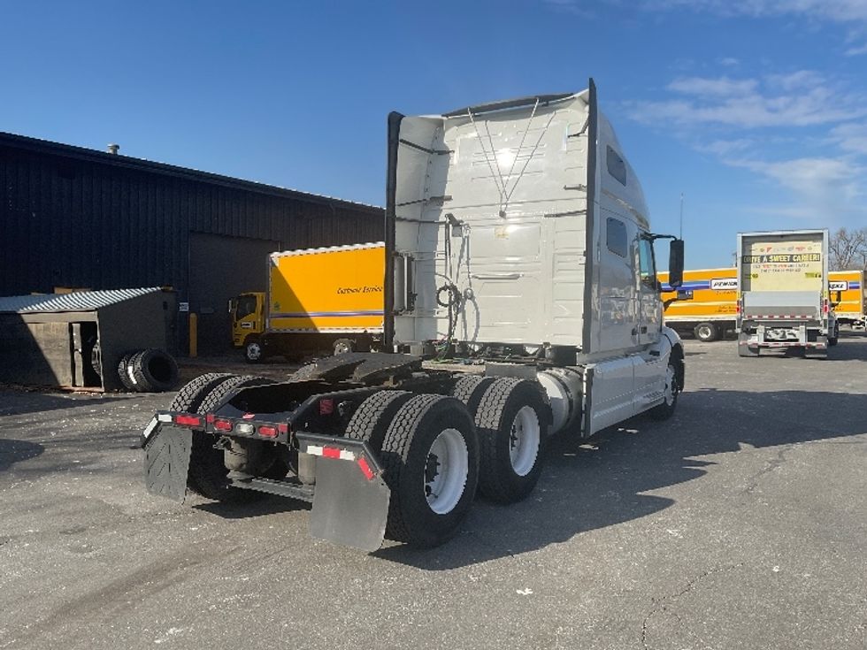 Sleeper Tractor-Heavy Duty Tractors-Volvo-2022-VNL64760-Albany-NY-401,130\n\t\tmiles-$ 78,250 - Image 7