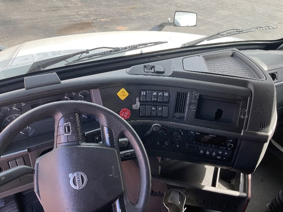Sleeper Tractor-Heavy Duty Tractors-Volvo-2022-VNL64760-Albuquerque-NM-359,327\n\t\tmiles-$ 95,750 - Image 11