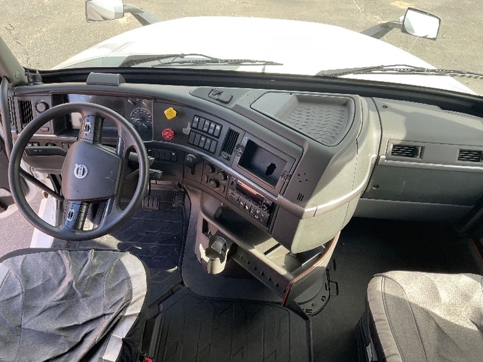 Sleeper Tractor-Heavy Duty Tractors-Volvo-2022-VNL64760-Albuquerque-NM-359,327\n\t\tmiles-$ 95,750 - Image 12