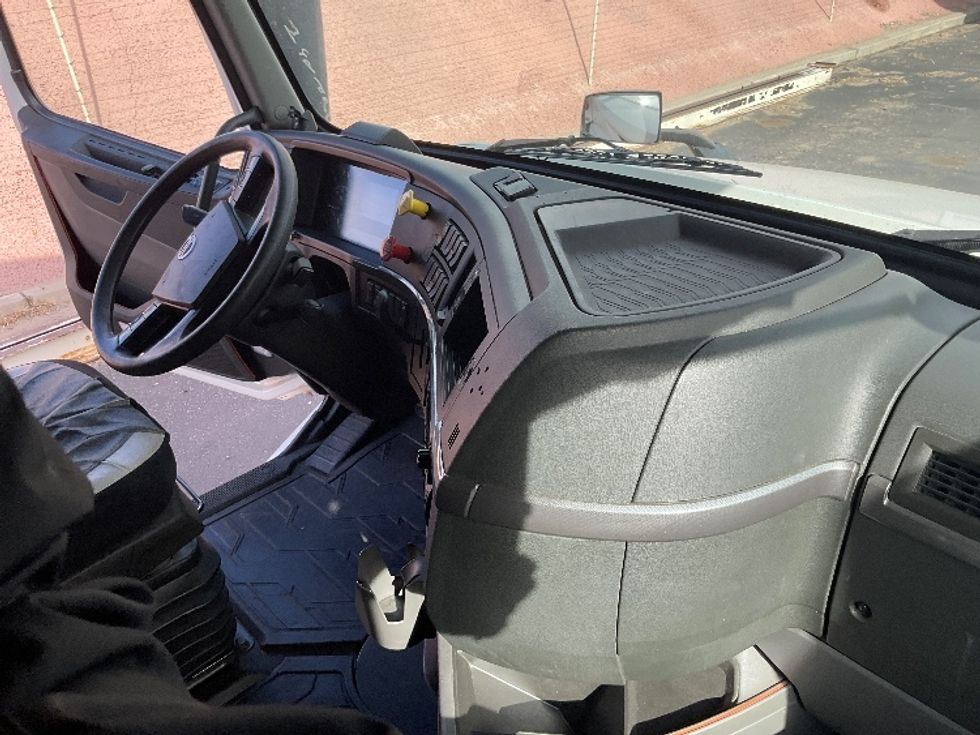 Sleeper Tractor-Heavy Duty Tractors-Volvo-2022-VNL64760-Albuquerque-NM-359,327\n\t\tmiles-$ 95,750 - Image 15