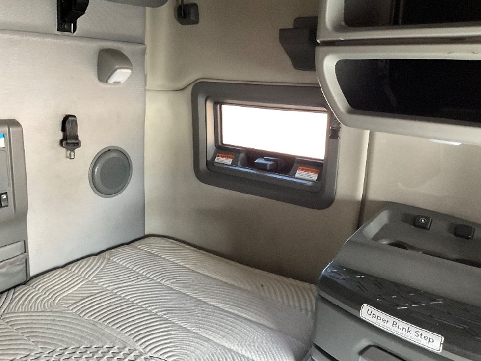 Sleeper Tractor-Heavy Duty Tractors-Volvo-2022-VNL64760-Albuquerque-NM-359,327\n\t\tmiles-$ 95,750 - Image 18