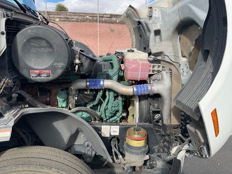 Sleeper Tractor-Heavy Duty Tractors-Volvo-2022-VNL64760-Albuquerque-NM-359,327\n\t\tmiles-$ 95,750 - Image 20
