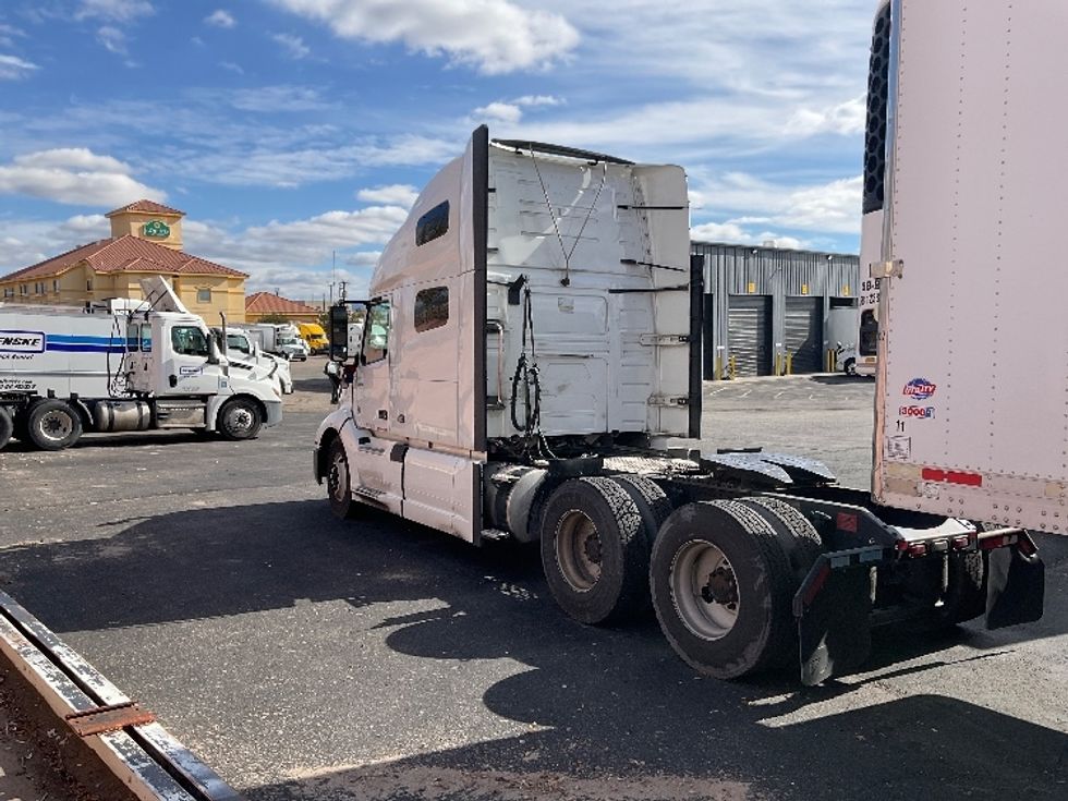 Sleeper Tractor-Heavy Duty Tractors-Volvo-2022-VNL64760-Albuquerque-NM-359,327\n\t\tmiles-$ 95,750 - Image 5