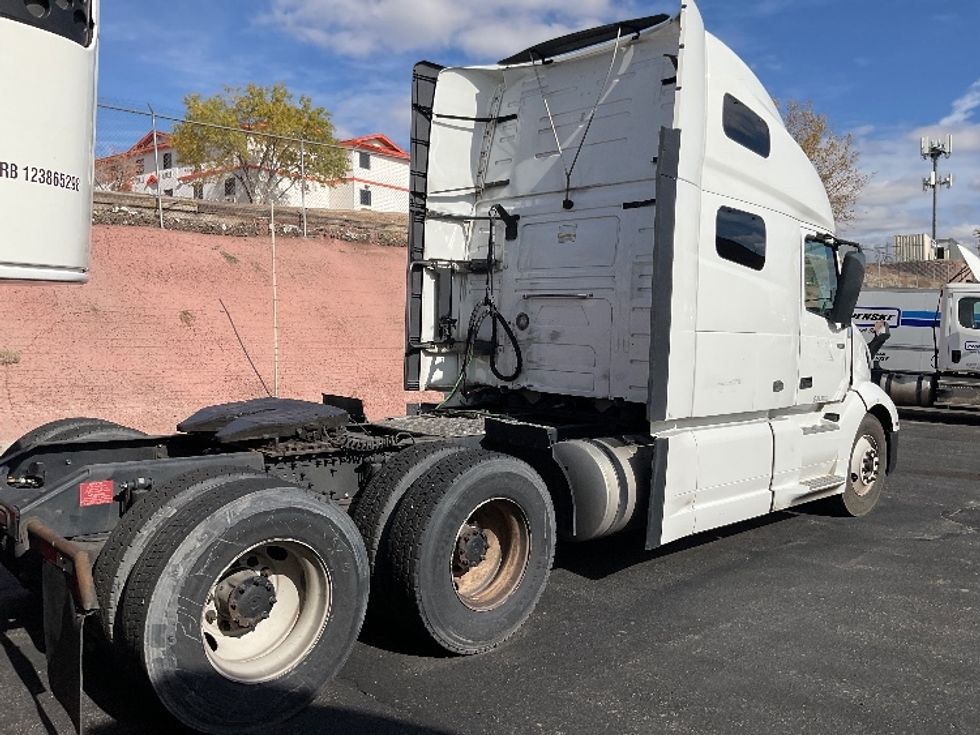 Sleeper Tractor-Heavy Duty Tractors-Volvo-2022-VNL64760-Albuquerque-NM-359,327\n\t\tmiles-$ 95,750 - Image 7