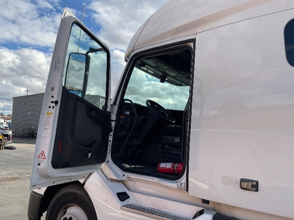 Sleeper Tractor-Heavy Duty Tractors-Volvo-2022-VNL64760-Albuquerque-NM-359,327\n\t\tmiles-$ 95,750 - Image 9