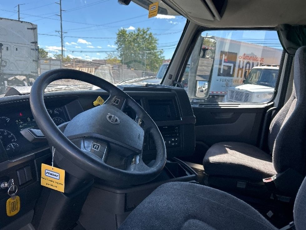 Sleeper Tractor-Heavy Duty Tractors-Volvo-2022-VNL64760-Albuquerque-NM-488,311\n\t\tmiles-$ 81,250 - Image 10