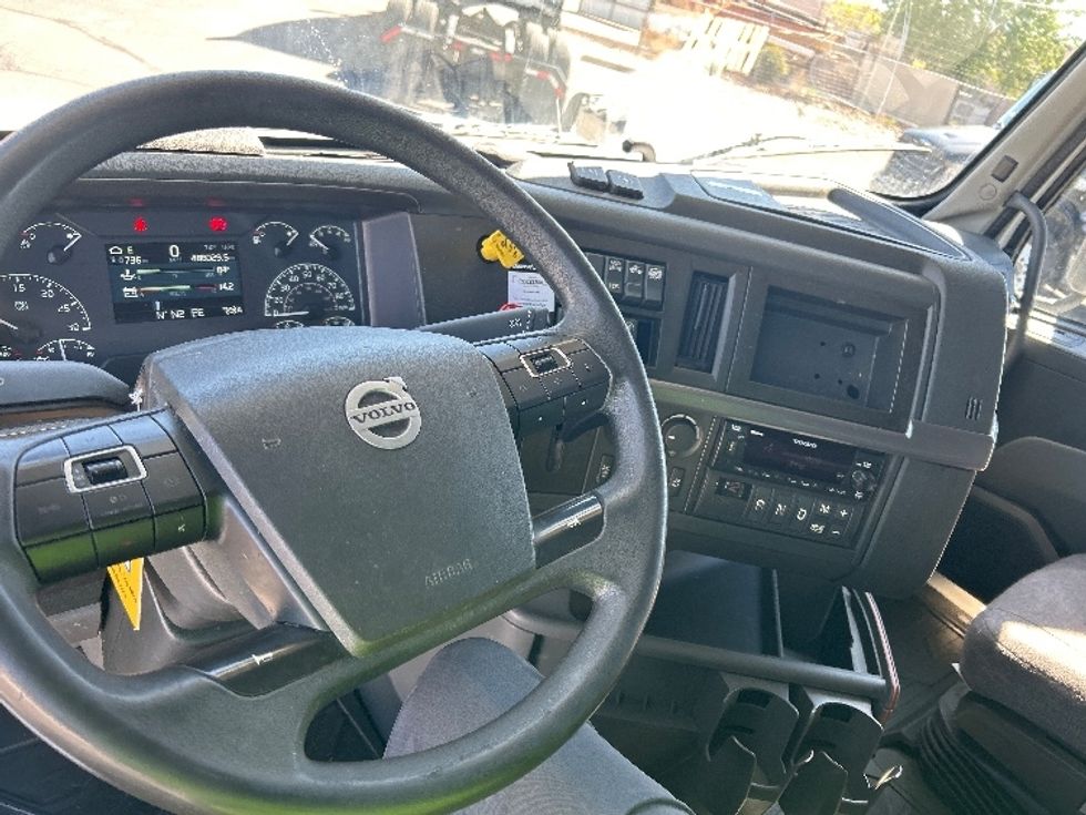 Sleeper Tractor-Heavy Duty Tractors-Volvo-2022-VNL64760-Albuquerque-NM-488,311\n\t\tmiles-$ 81,250 - Image 12