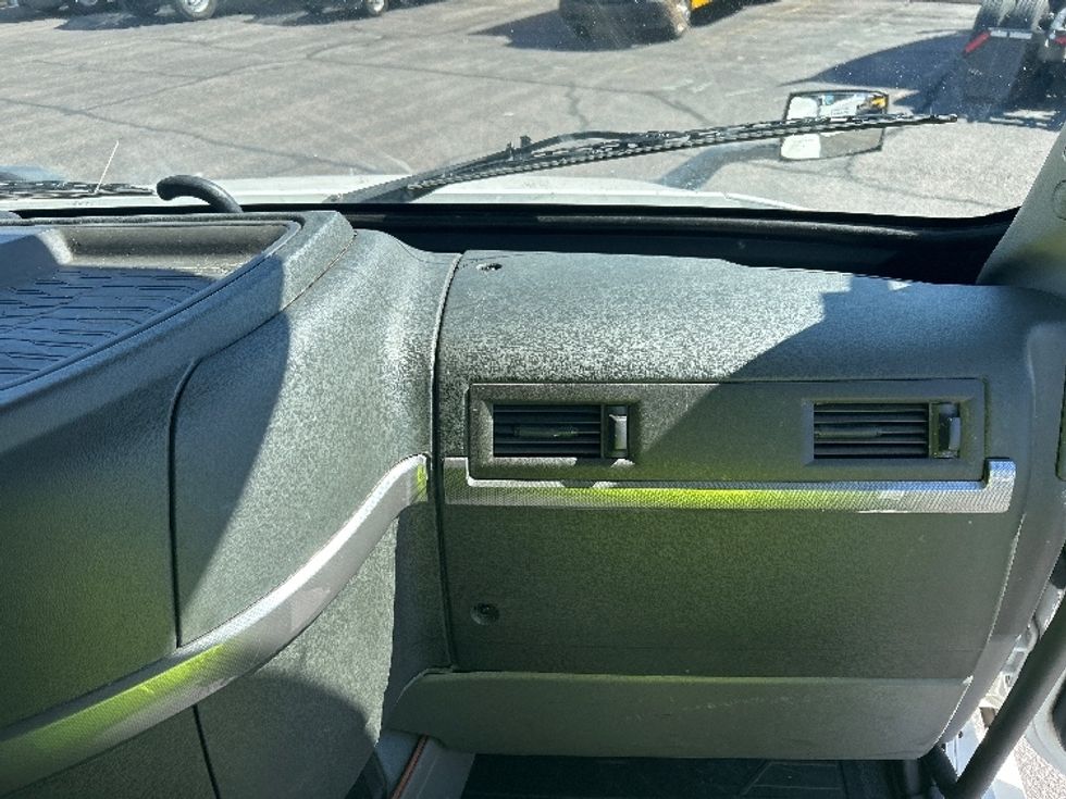 Sleeper Tractor-Heavy Duty Tractors-Volvo-2022-VNL64760-Albuquerque-NM-488,311\n\t\tmiles-$ 81,250 - Image 14