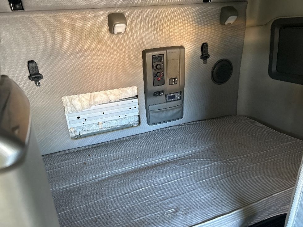 Sleeper Tractor-Heavy Duty Tractors-Volvo-2022-VNL64760-Albuquerque-NM-488,311\n\t\tmiles-$ 81,250 - Image 17