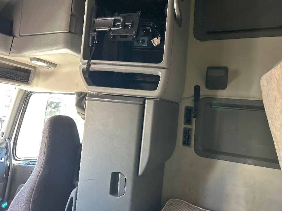 Sleeper Tractor-Heavy Duty Tractors-Volvo-2022-VNL64760-Albuquerque-NM-488,311\n\t\tmiles-$ 81,250 - Image 19