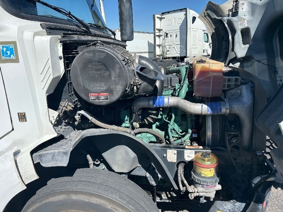 Sleeper Tractor-Heavy Duty Tractors-Volvo-2022-VNL64760-Albuquerque-NM-488,311\n\t\tmiles-$ 81,250 - Image 20