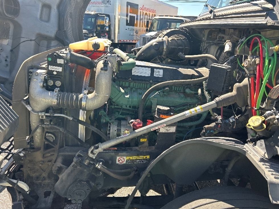 Sleeper Tractor-Heavy Duty Tractors-Volvo-2022-VNL64760-Albuquerque-NM-488,311\n\t\tmiles-$ 81,250 - Image 21