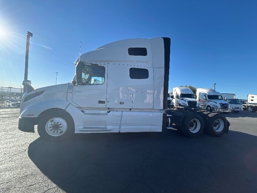Sleeper Tractor-Heavy Duty Tractors-Volvo-2022-VNL64760-Albuquerque-NM-488,311\n\t\tmiles-$ 81,250 - Image 4