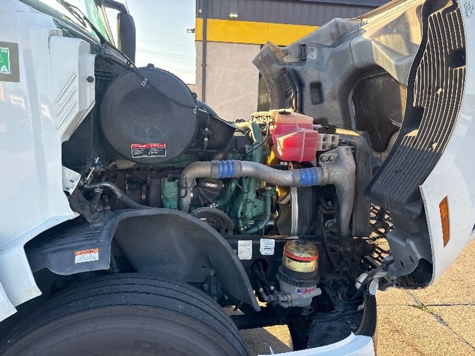 Sleeper Tractor-Heavy Duty Tractors-Volvo-2022-VNL64760-Allen Park-MI-643,570\n\t\tmiles-$ 67,500 - Image 20