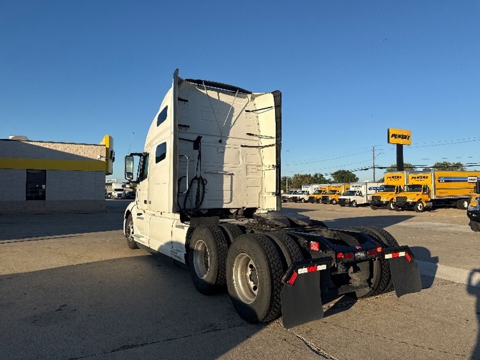 Sleeper Tractor-Heavy Duty Tractors-Volvo-2022-VNL64760-Allen Park-MI-643,570\n\t\tmiles-$ 67,500 - Image 5