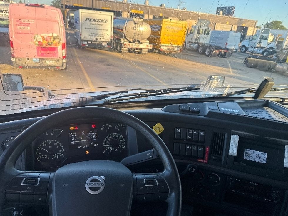 Sleeper Tractor-Heavy Duty Tractors-Volvo-2022-VNL64760-Allen Park-MI-683,186\n\t\tmiles-$ 63,750 - Image 11