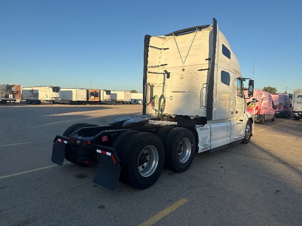 Sleeper Tractor-Heavy Duty Tractors-Volvo-2022-VNL64760-Allen Park-MI-683,186\n\t\tmiles-$ 63,750 - Image 7