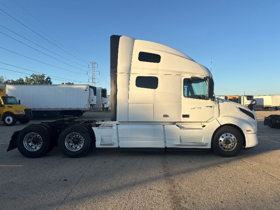 Sleeper Tractor-Heavy Duty Tractors-Volvo-2022-VNL64760-Allen Park-MI-683,186\n\t\tmiles-$ 63,750 - Image 8