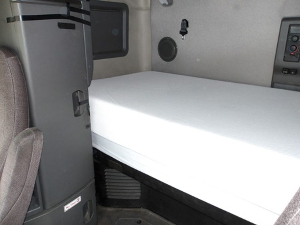 Sleeper Tractor-Heavy Duty Tractors-Volvo-2022-VNL64760-Amarillo-TX-395,098\n\t\tmiles-$ 88,750 - Image 24