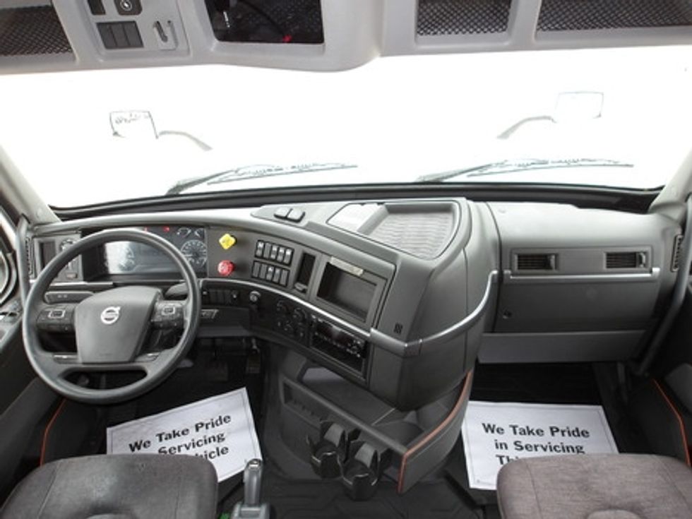 Sleeper Tractor-Heavy Duty Tractors-Volvo-2022-VNL64760-Amarillo-TX-395,098\n\t\tmiles-$ 88,750 - Image 26