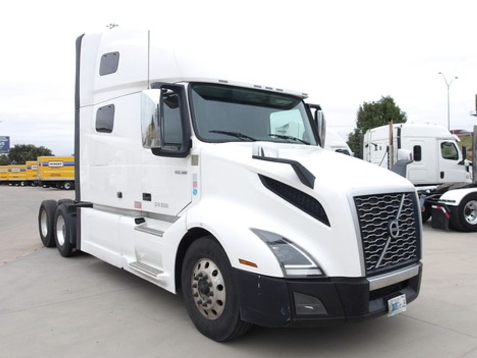 Sleeper Tractor-Heavy Duty Tractors-Volvo-2022-VNL64760-Amarillo-TX-395,098\n\t\tmiles-$ 88,750 - Image 3