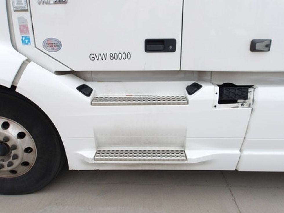 Sleeper Tractor-Heavy Duty Tractors-Volvo-2022-VNL64760-Amarillo-TX-395,098\n\t\tmiles-$ 88,750 - Image 9