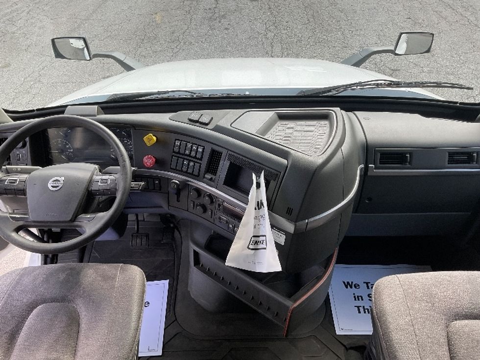 Sleeper Tractor-Heavy Duty Tractors-Volvo-2022-VNL64760-Anderson-SC-543,697\n\t\tmiles-$ 70,250 - Image 12