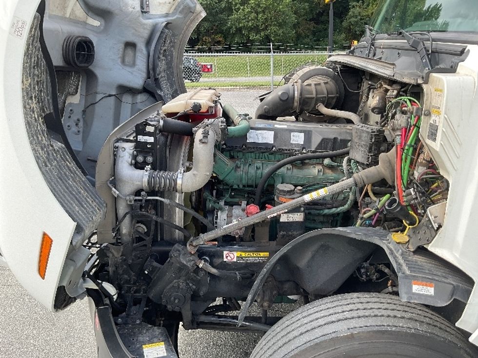 Sleeper Tractor-Heavy Duty Tractors-Volvo-2022-VNL64760-Anderson-SC-543,697\n\t\tmiles-$ 70,250 - Image 21