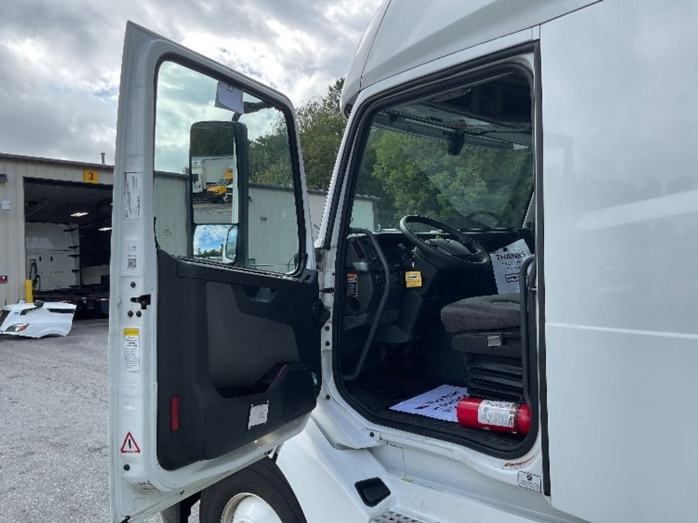 Sleeper Tractor-Heavy Duty Tractors-Volvo-2022-VNL64760-Anderson-SC-543,697\n\t\tmiles-$ 70,250 - Image 9