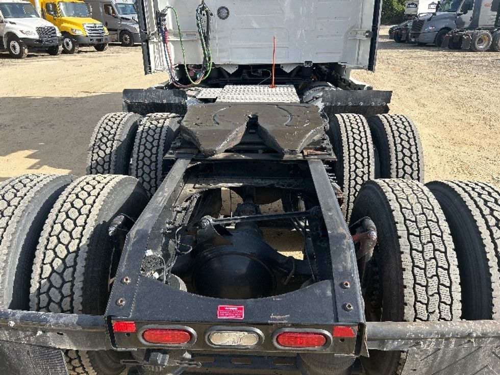 Sleeper Tractor-Heavy Duty Tractors-Volvo-2022-VNL64760-Asheville-NC-424,126\n\t\tmiles-$ 81,750 - Image 6