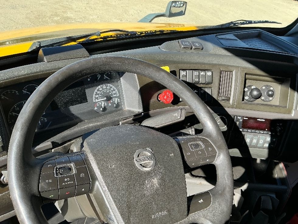 Sleeper Tractor-Heavy Duty Tractors-Volvo-2022-VNL64760-Asheville-NC-585,636\n\t\tmiles-$ 58,000 - Image 11