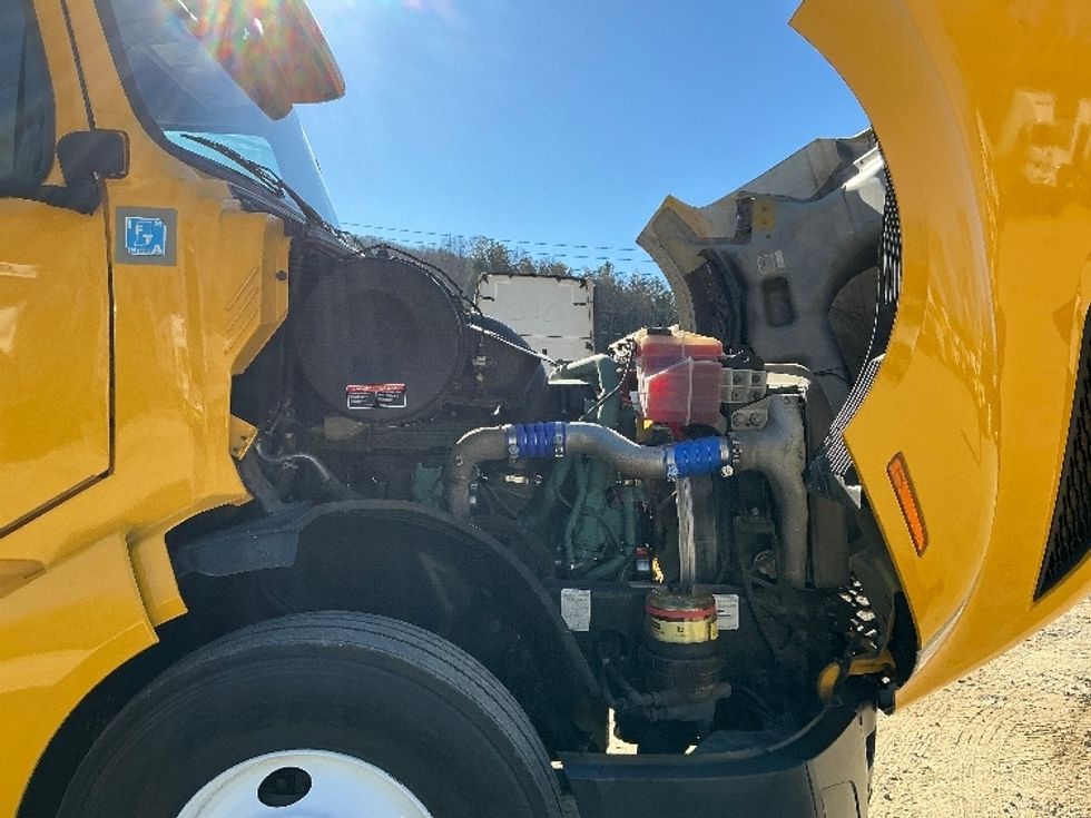 Sleeper Tractor-Heavy Duty Tractors-Volvo-2022-VNL64760-Asheville-NC-585,636\n\t\tmiles-$ 58,000 - Image 20