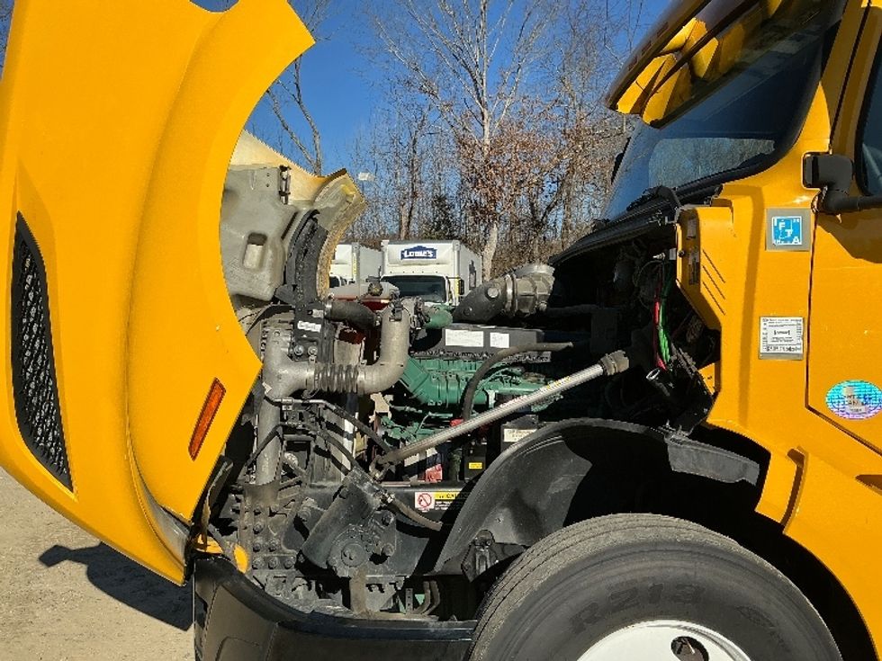 Sleeper Tractor-Heavy Duty Tractors-Volvo-2022-VNL64760-Asheville-NC-585,636\n\t\tmiles-$ 58,000 - Image 21