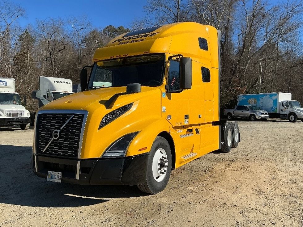 Sleeper Tractor-Heavy Duty Tractors-Volvo-2022-VNL64760-Asheville-NC-585,636\n\t\tmiles-$ 58,000 - Image 3