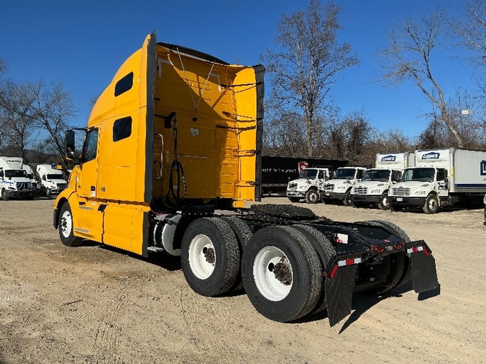 Sleeper Tractor-Heavy Duty Tractors-Volvo-2022-VNL64760-Asheville-NC-585,636\n\t\tmiles-$ 58,000 - Image 5