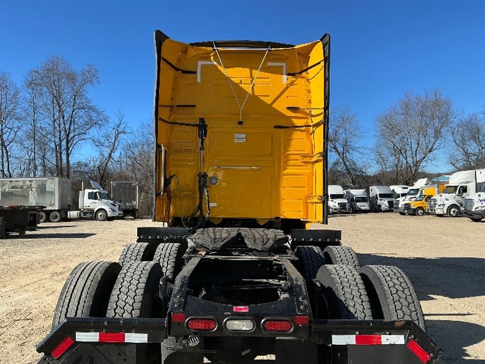 Sleeper Tractor-Heavy Duty Tractors-Volvo-2022-VNL64760-Asheville-NC-585,636\n\t\tmiles-$ 58,000 - Image 6