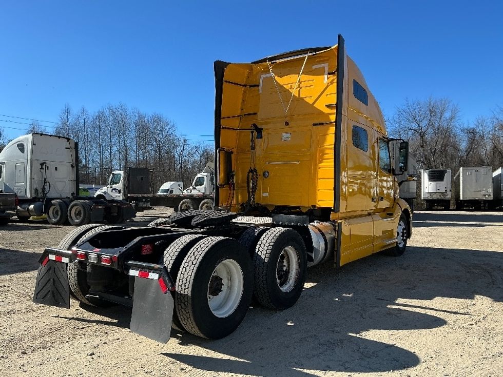 Sleeper Tractor-Heavy Duty Tractors-Volvo-2022-VNL64760-Asheville-NC-585,636\n\t\tmiles-$ 58,000 - Image 7