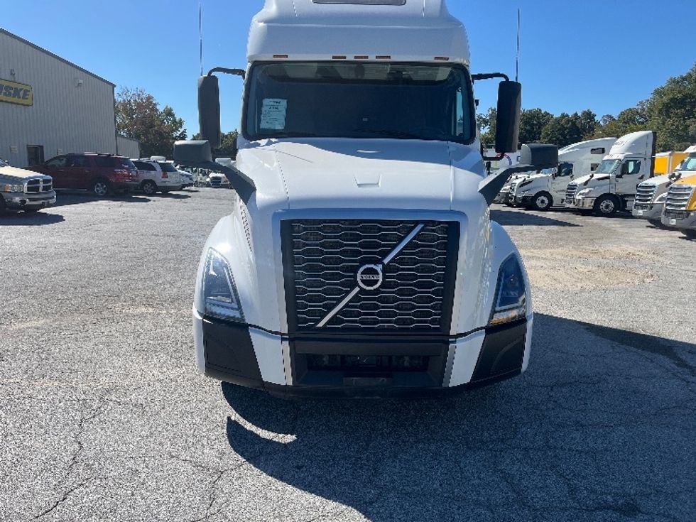 Sleeper Tractor-Heavy Duty Tractors-Volvo-2022-VNL64760-Atlanta (Forest Park)-GA-328,545\n\t\tmiles-$ 92,500 - Image 2